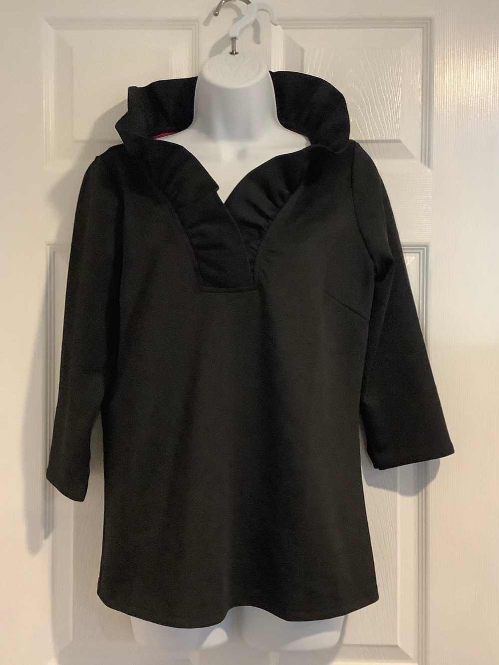 NWT GRETCHEN SCOTT Black Ruffle Neck 3/4 Sleeve Structured Maximalist Glam Top M